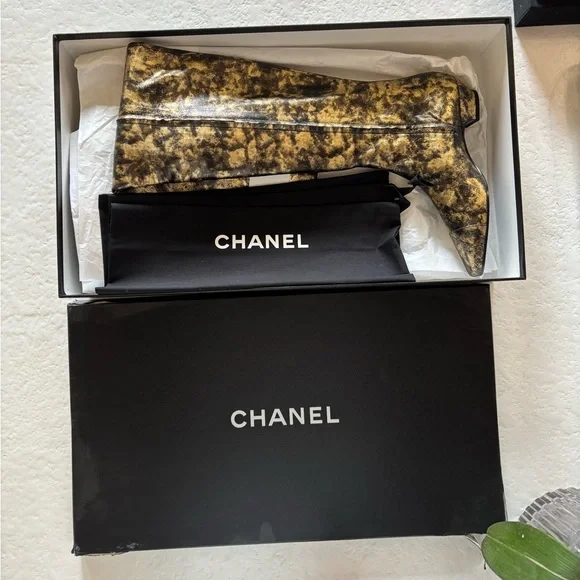 CHANEL BNIB AW 2018 Interlocking CC Logo thigh-high boots - Picture 7 of 16